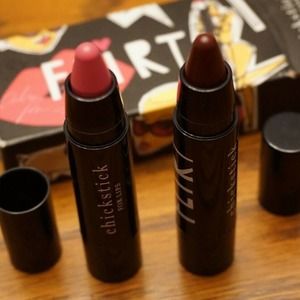 FLIRT TWO CHICKSTICKS FOR LIPS PAULY & FRANKY